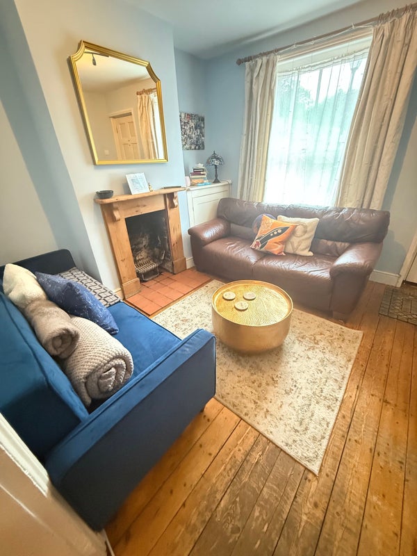 Photo 1: Livingroom