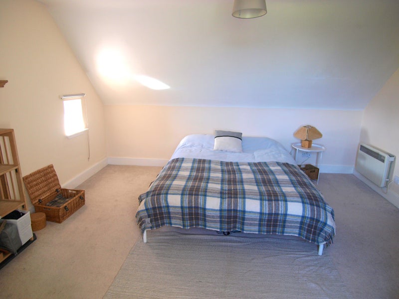 Photo 1: King size bed, storage heater