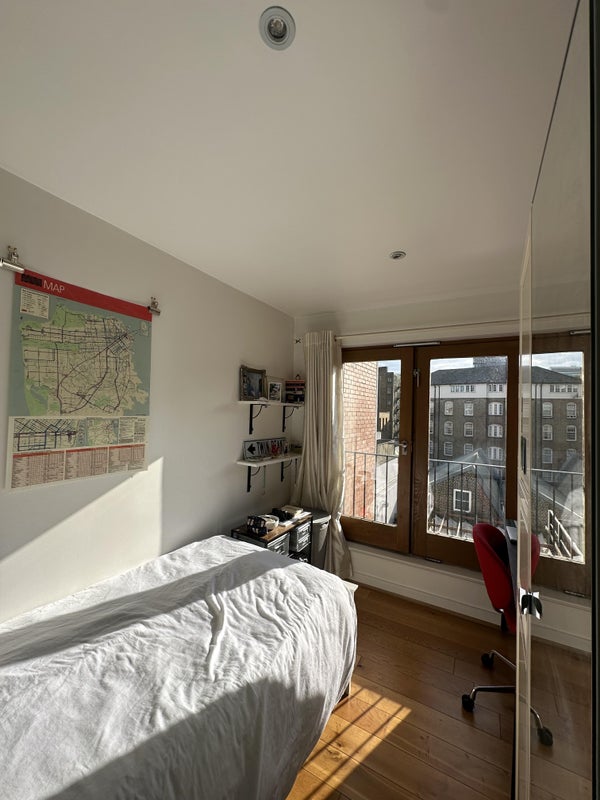 Photo 1: bedroom