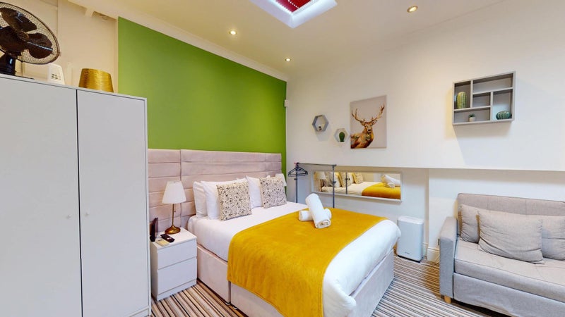 Photo 1: Room