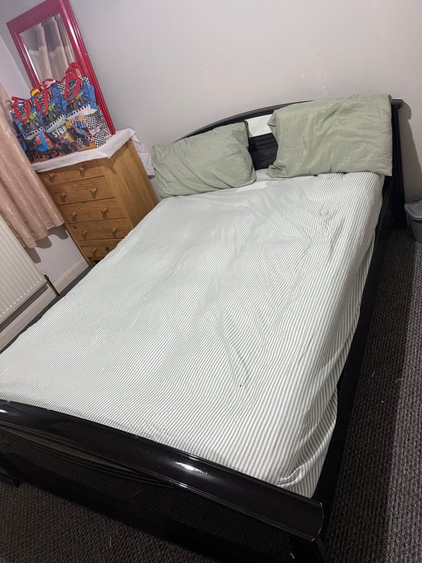 Photo 1: Room