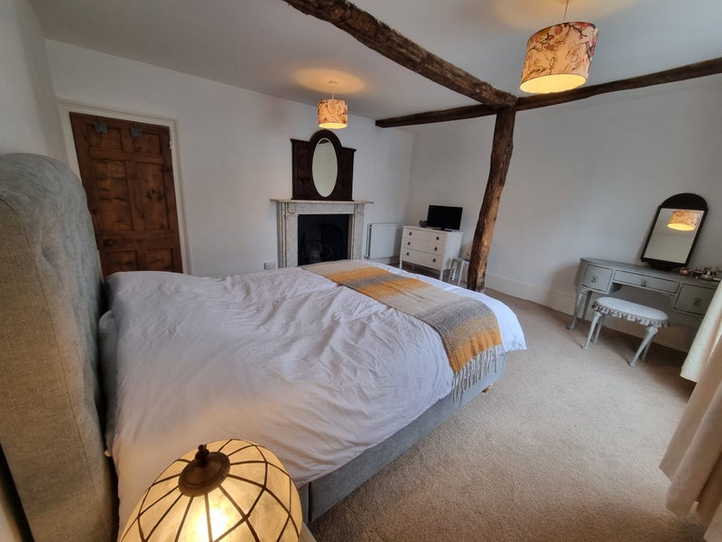 Photo 1: Room 1 - king-size
