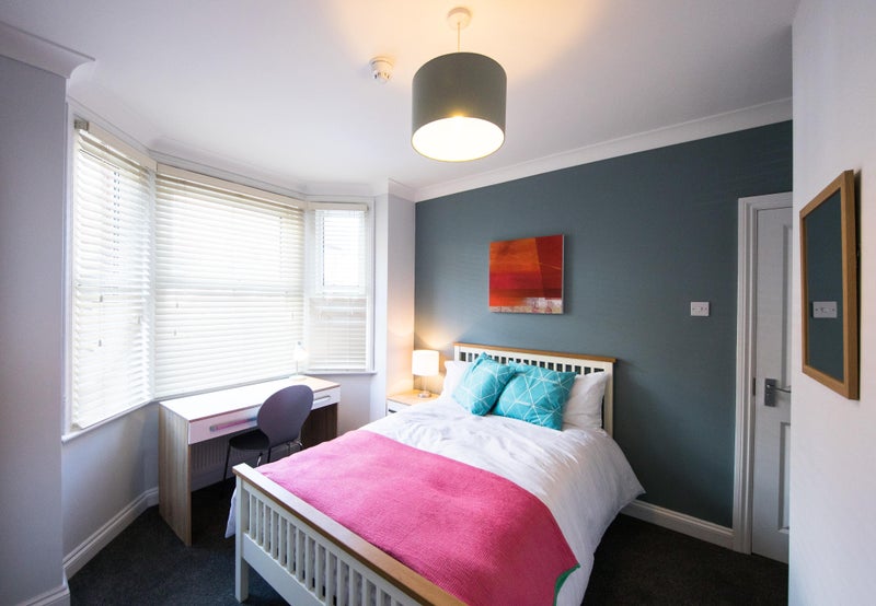 Photo 1: Room 1