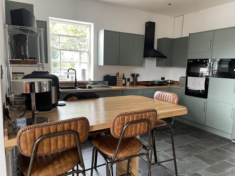 Photo 1: Kitchen