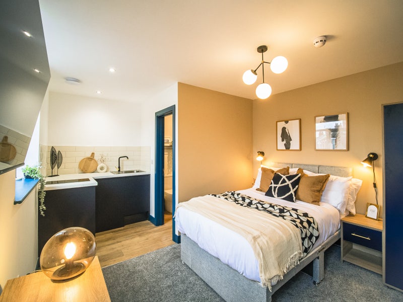 Photo 1: Room 6