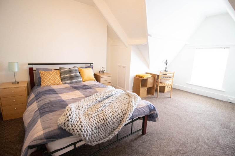 Photo 1: Room 6
