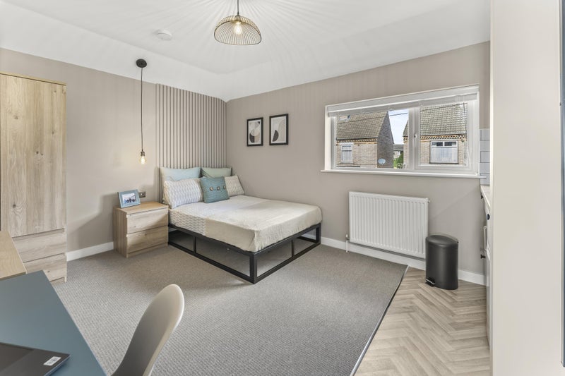 Photo 1: Room 1