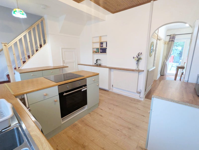 Photo 1: Kitchen