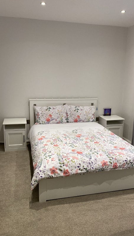 Photo 1: Room 2