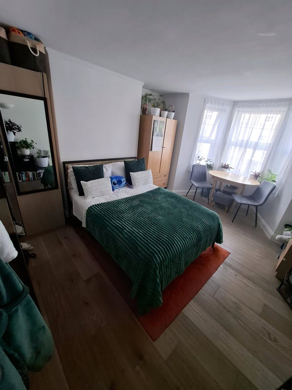 Photo 1: Bedroom