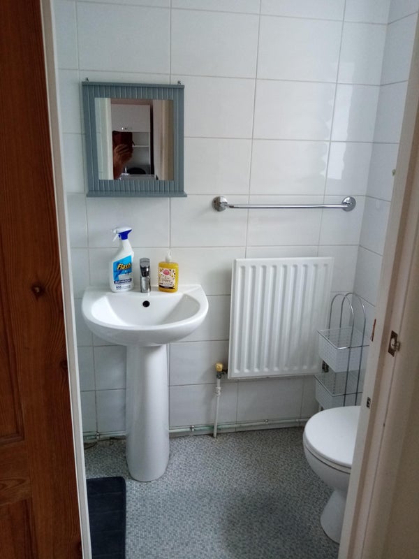 Photo 1: shower room
