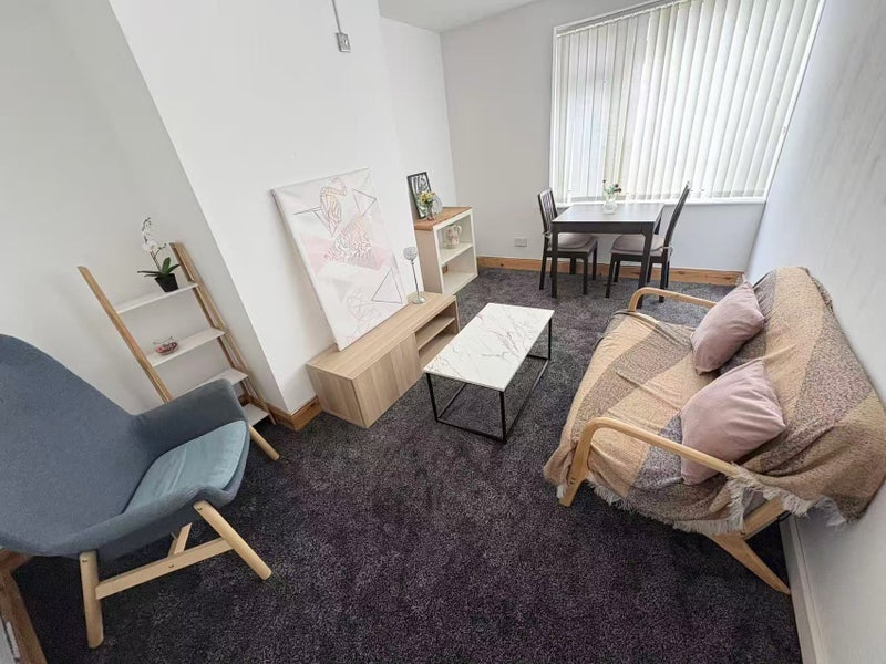 Photo 1: living room