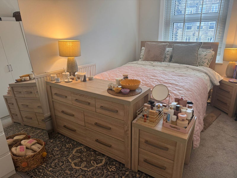 Photo 1: Bedroom
