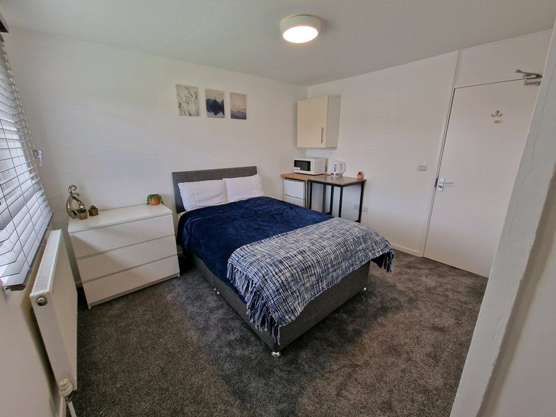 Photo 1: Room 2