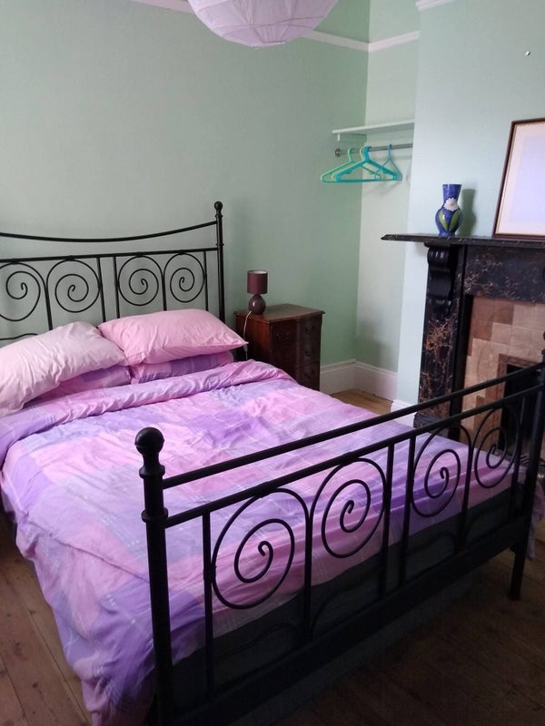 Photo 1: Room for Rent