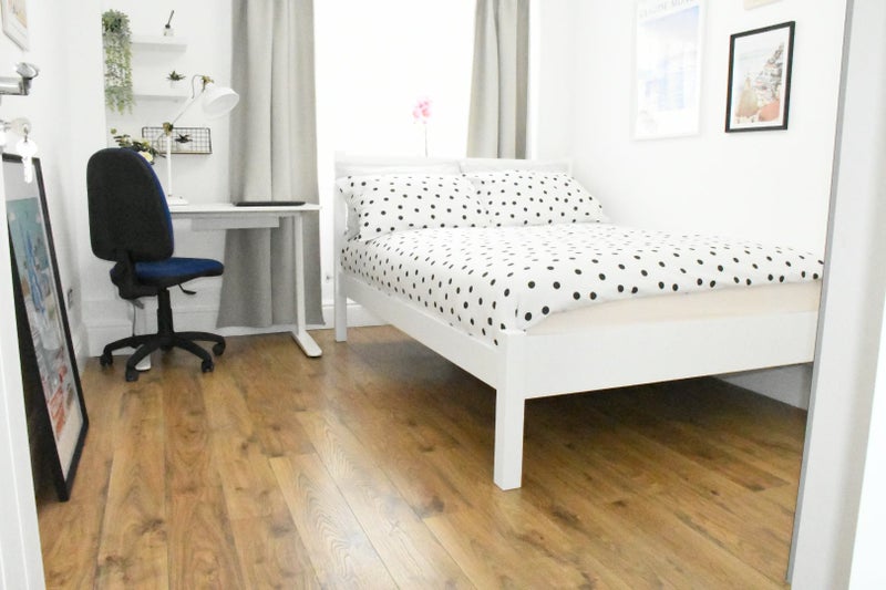 Photo 1: Double Bedroom 