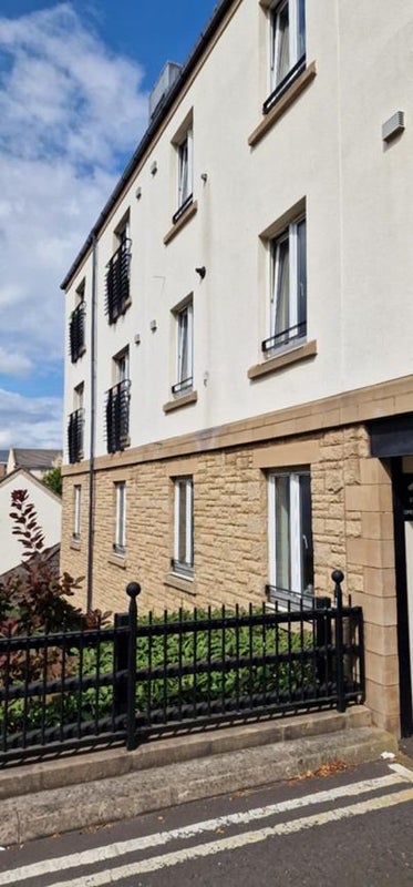 Photo 1: Apartment exterior