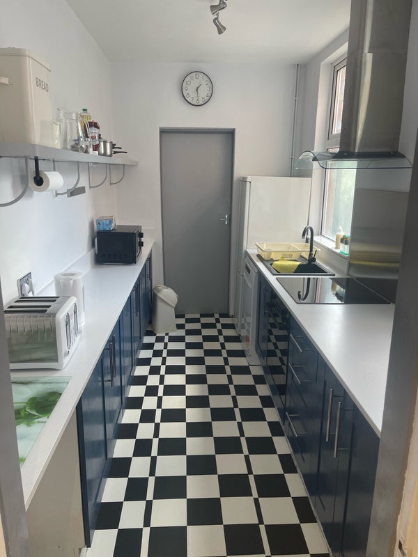 Photo 1: Kitchen