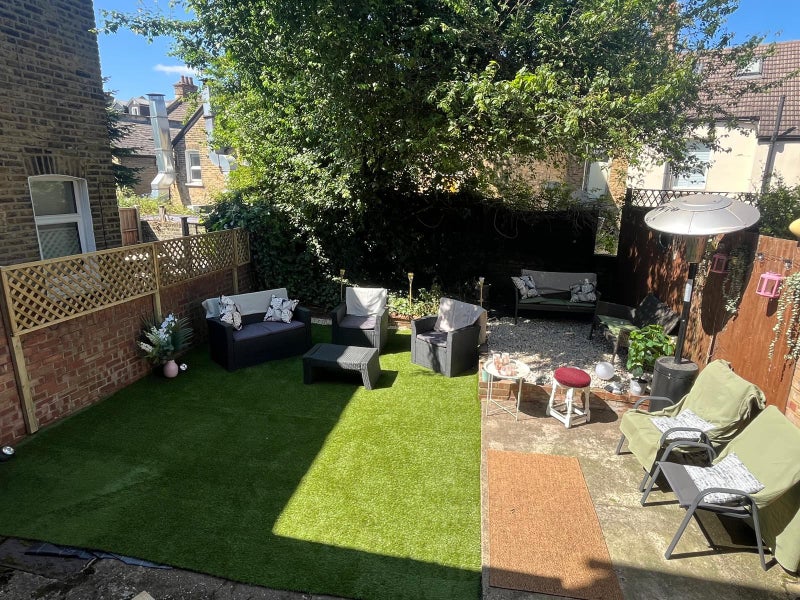 Photo 1: Garden
