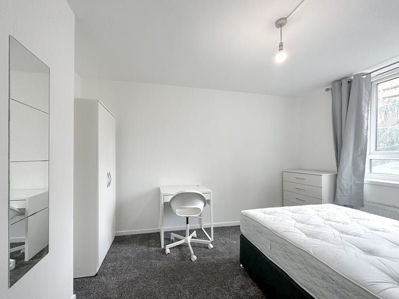 Photo 1: Room 1