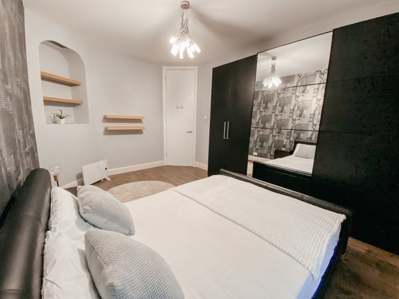 Photo 1: Room 1