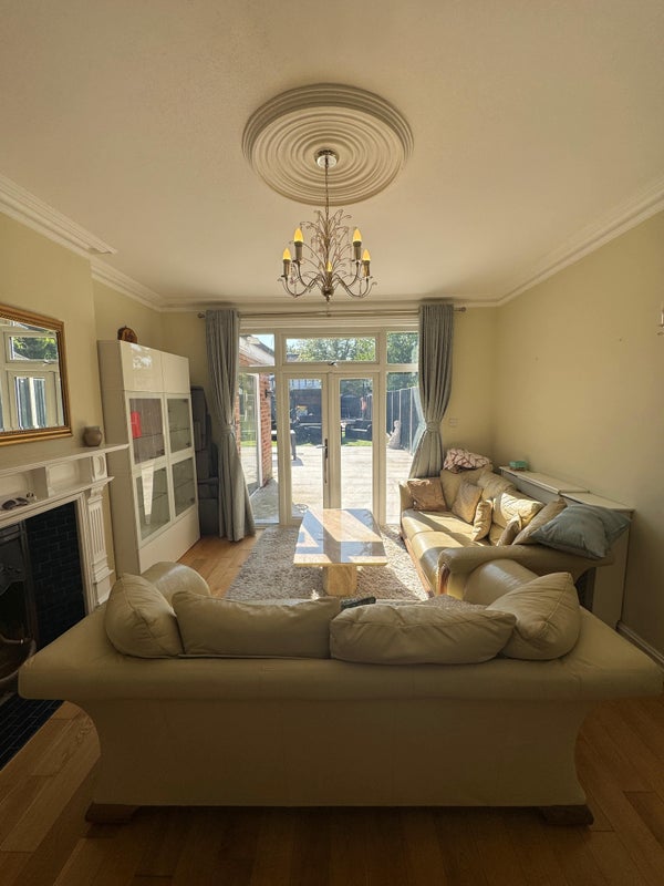 Photo 1: Living Room 1