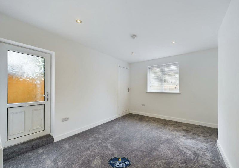 Photo 1: Double Bedroom 1