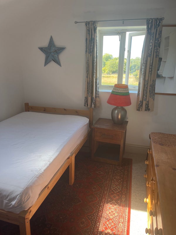 Photo 1: Bedroom for rent