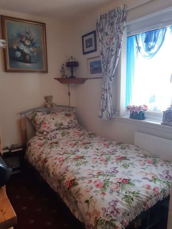 Photo 1: Photo 1: Single bed bedroom