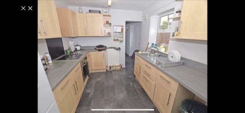Photo 1: Kitchen