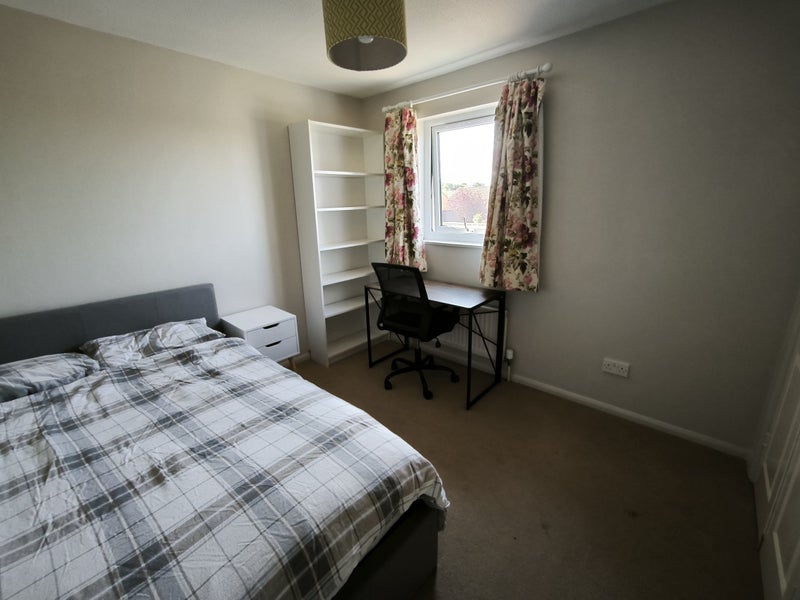 Photo 1: Double Bedroom