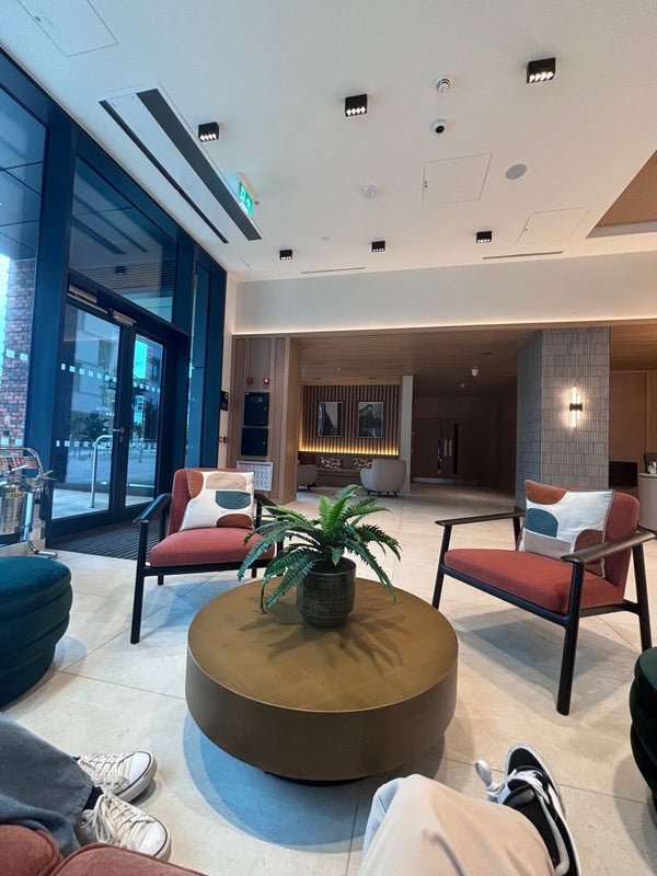 Photo 1: Lobby/Reception