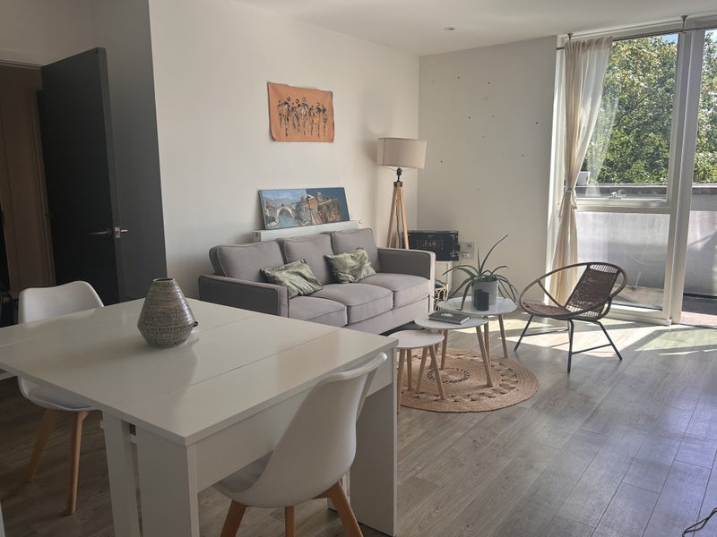Photo 1: Living room 