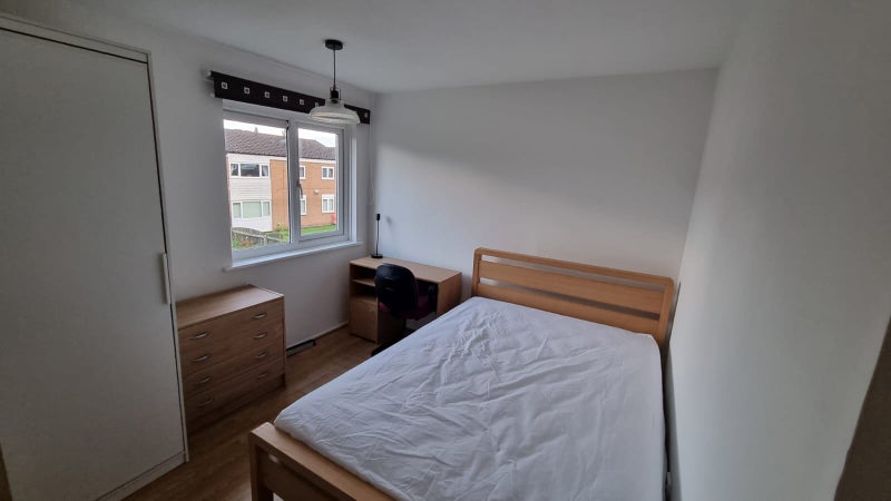 Photo 1: Bedroom