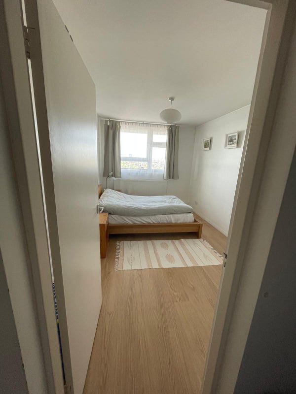 Photo 1: Bedroom