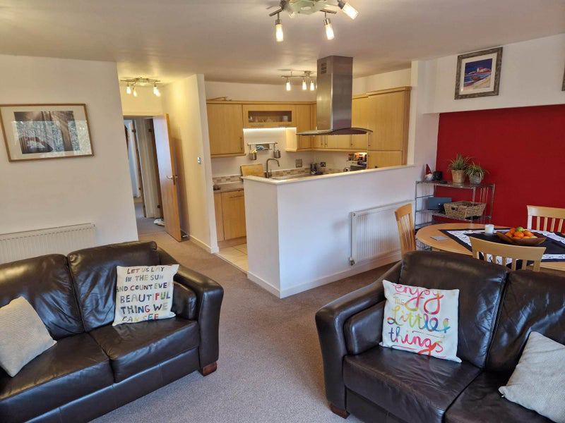 Photo 1: Open Plan Living room