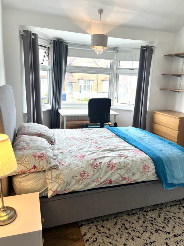 Photo 1: Bedroom