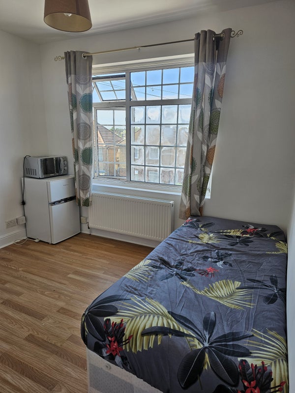 Photo 1: Single Room