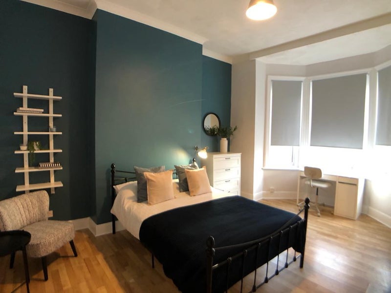 Photo 1: Large Room 1 @ £680 pcm - Available from 10 Sep 2025