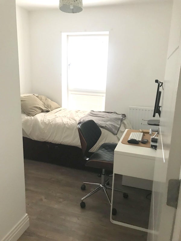 Photo 1: Bedroom