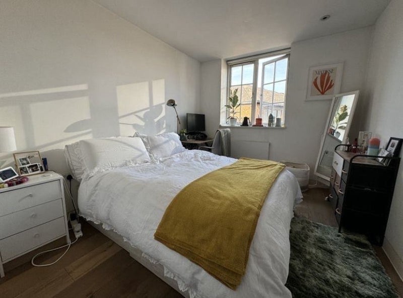 Photo 1: Room 1