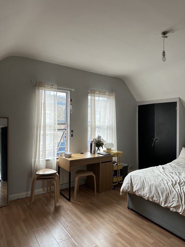 Photo 1: Bedroom (2)