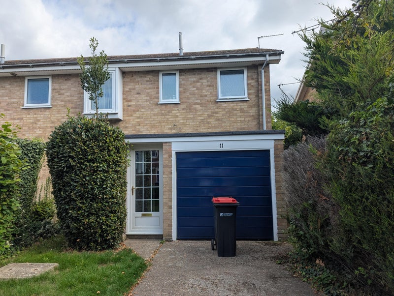 Photo 1: 11 Rushmead Close 