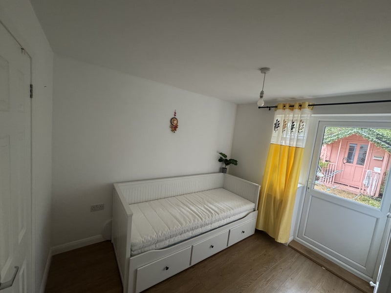 Photo 1: Bedroom