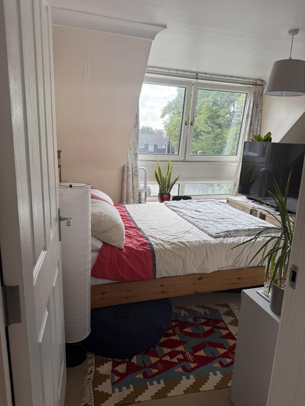 Photo 1: Room (Yours)