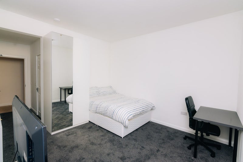 Photo 1: Room