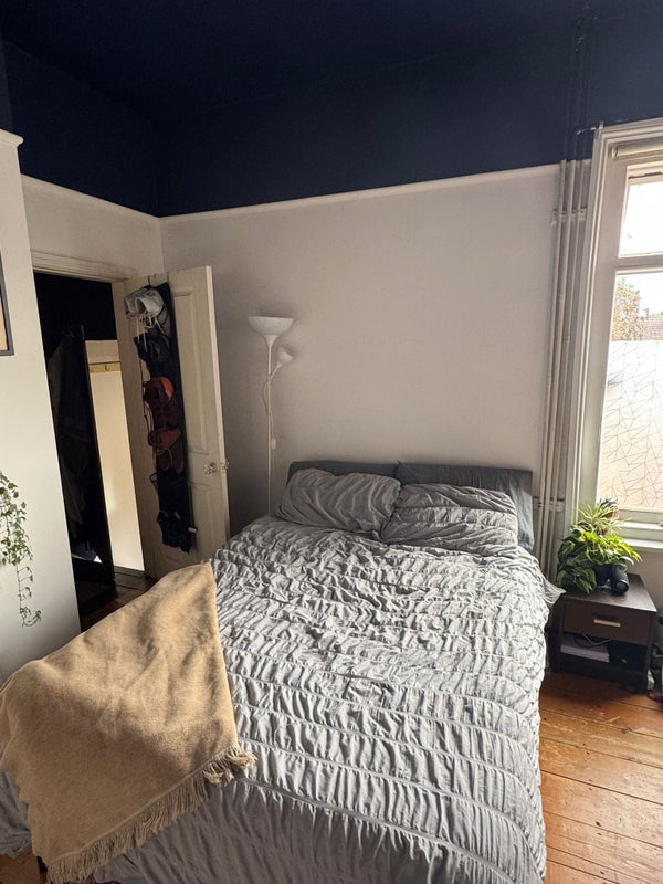 Photo 1: Bedroom