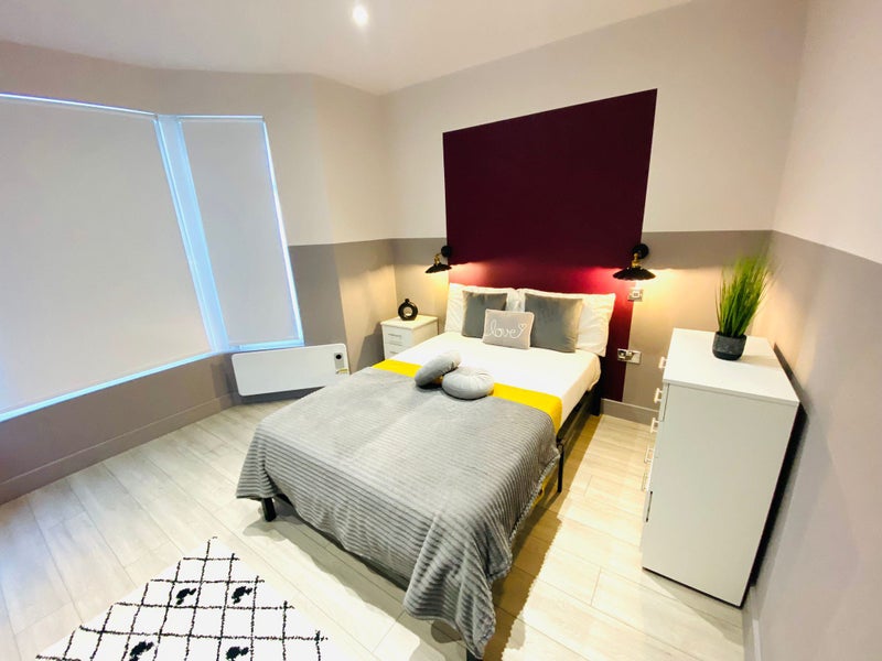 Photo 1: Room 1