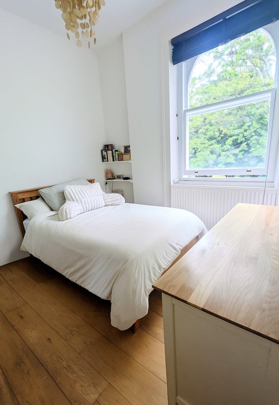 Photo 1: Bedroom