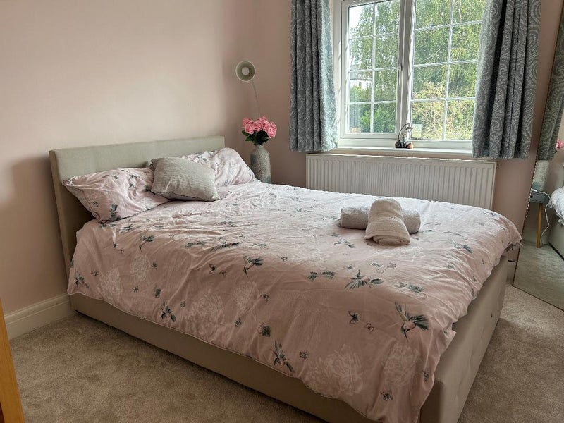 Photo 1: Room 1, small double